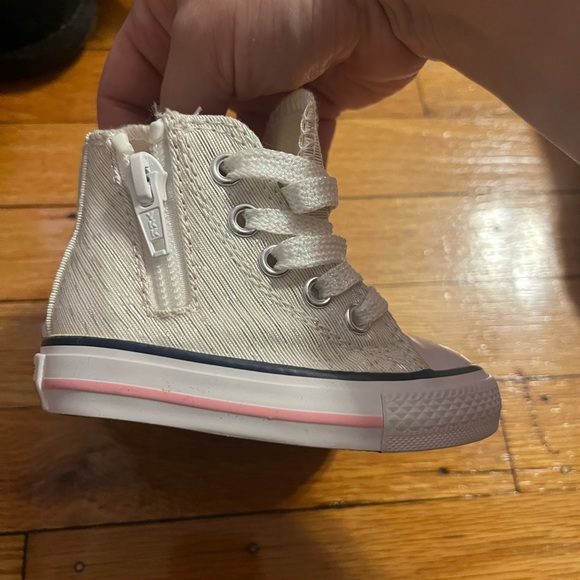 Converse Baby size 3. White and Pink - Picture 3 of 4